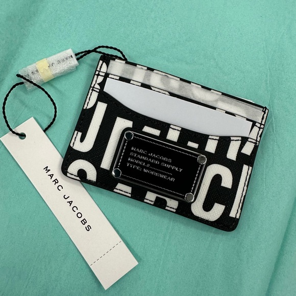 🪪MARC JACOBS JUMBLED LOGO CARD HOLDER - NWT - Picture 1 of 7